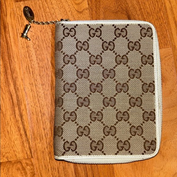 Authentic Gucci GG Zip Around Canvas Agenda with Charm Zipper Pull